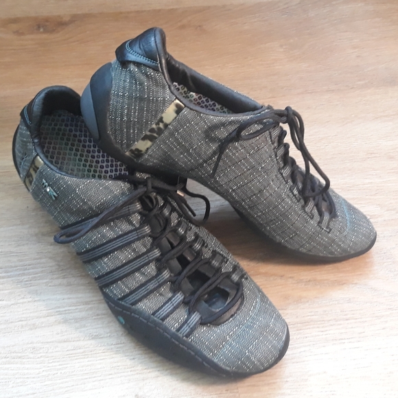 Michelle K Sport Textile Lace Up Sneakers - Size 11 Black/Gray - Picture 12 of 12